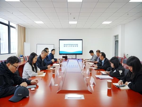 学院赴贵州航天职业技术学院交流  探索无人机培训合作新路径